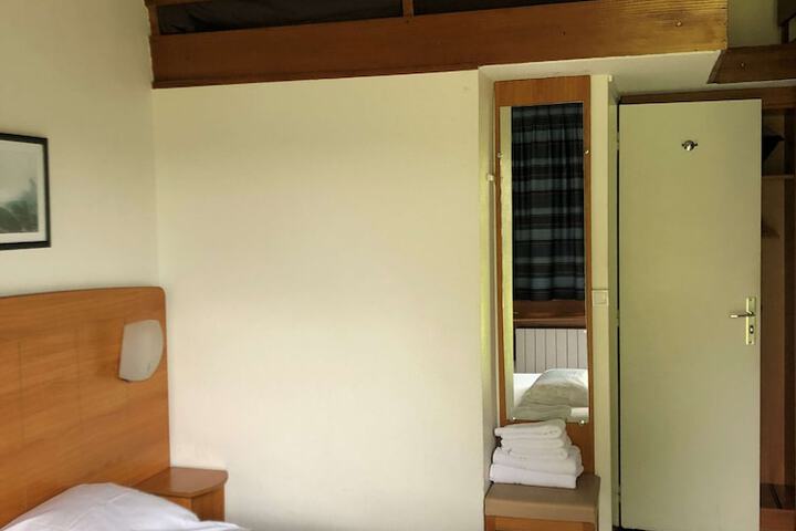 Room 25 of 73
