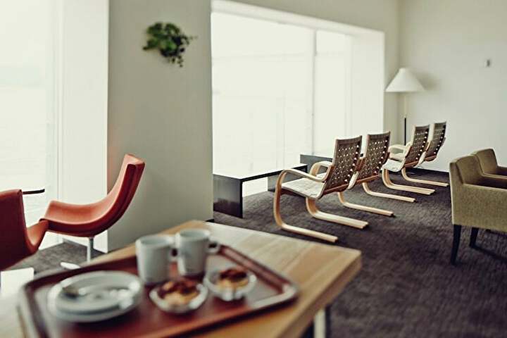 Lounge 70 of 84