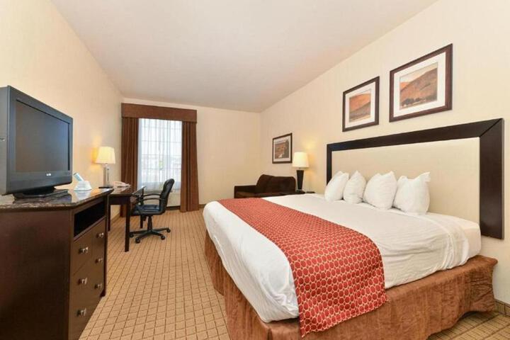 2 Queen Beds (3 of 4)