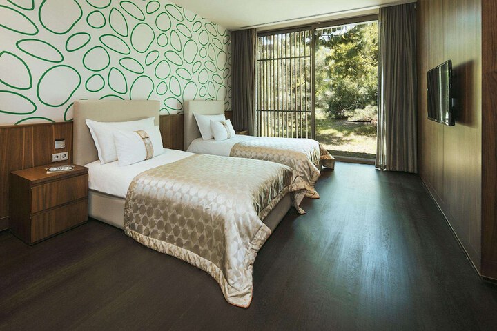 Room 34 of 317