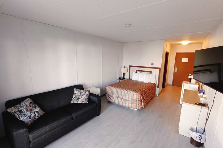 Room 11 of 21