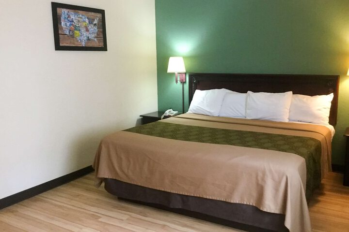 1 King Bed (2 of 8)
