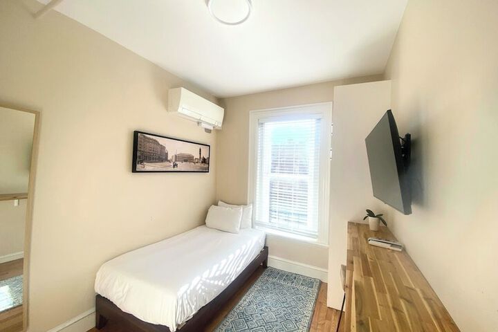 Room 7 of 99