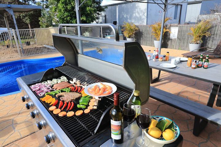 Dining 50 of 52