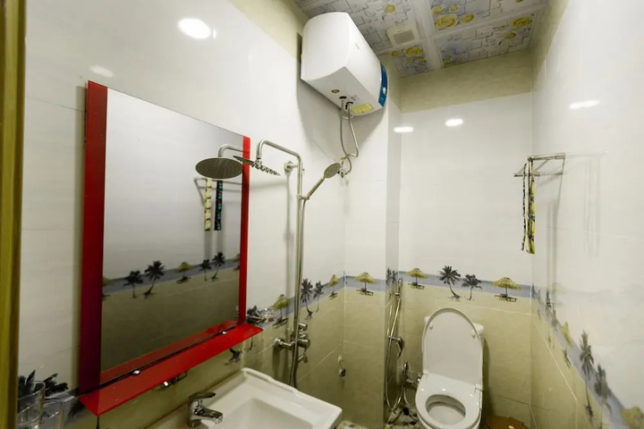 Room 8 of 13