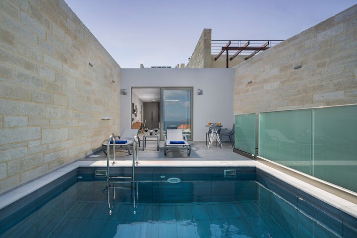 Pool 26 of 60