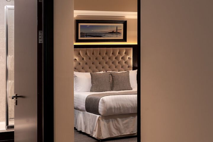 Room 40 of 86