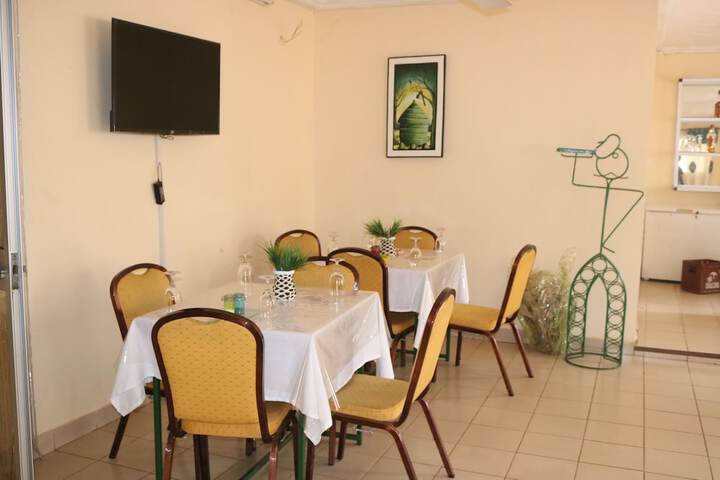 Dining 6 of 11