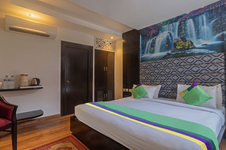 Room 17 of 30