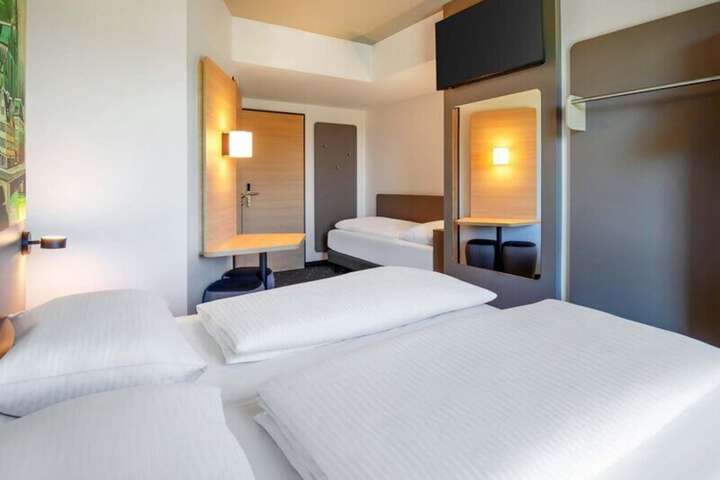 Room 9 of 24