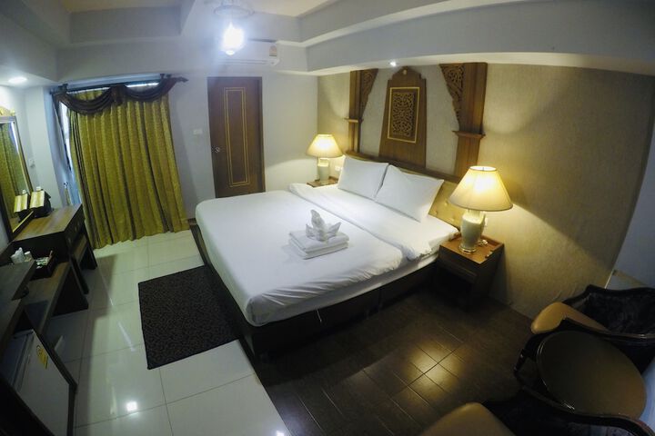 Room 17 of 77