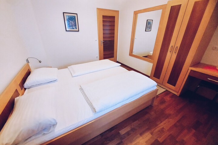 Room 34 of 188