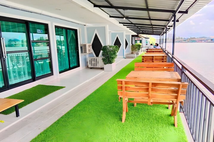 Photo of Chaiyai River Front Hotel