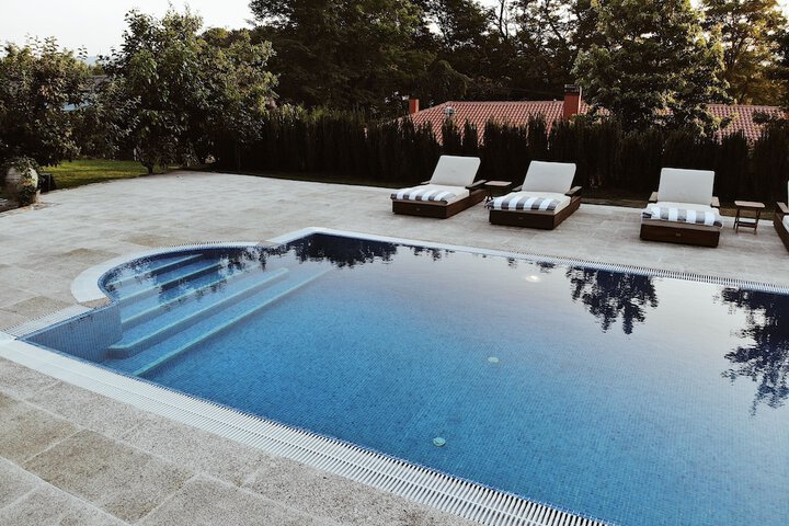Pool 15 of 37