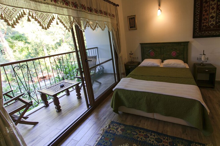 Room 3 of 90