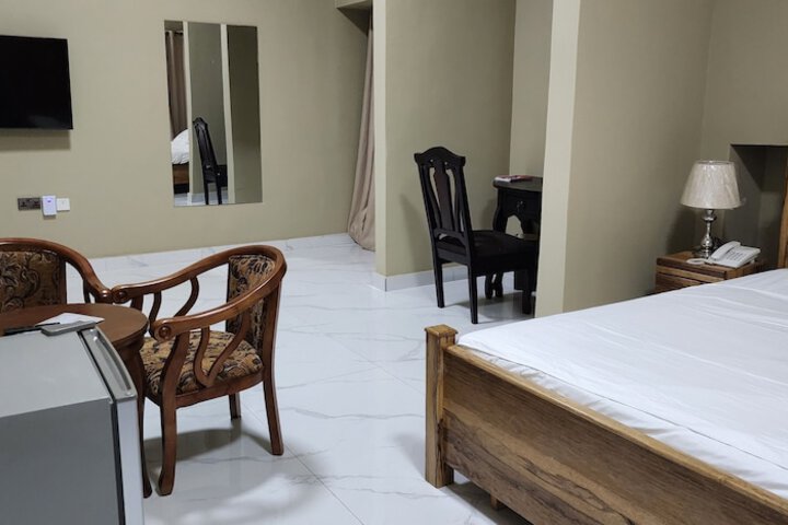Room 5 of 17