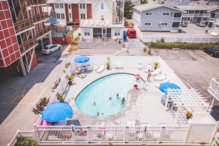 Pool 30 of 51