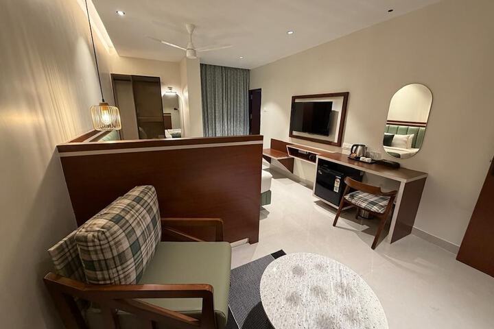 Room 3 of 16