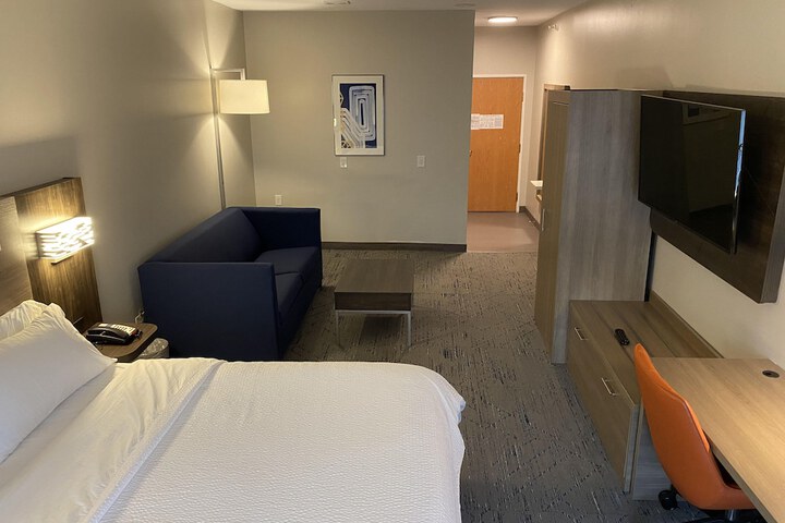 Standard King Bed Accessible (17 of 23)
