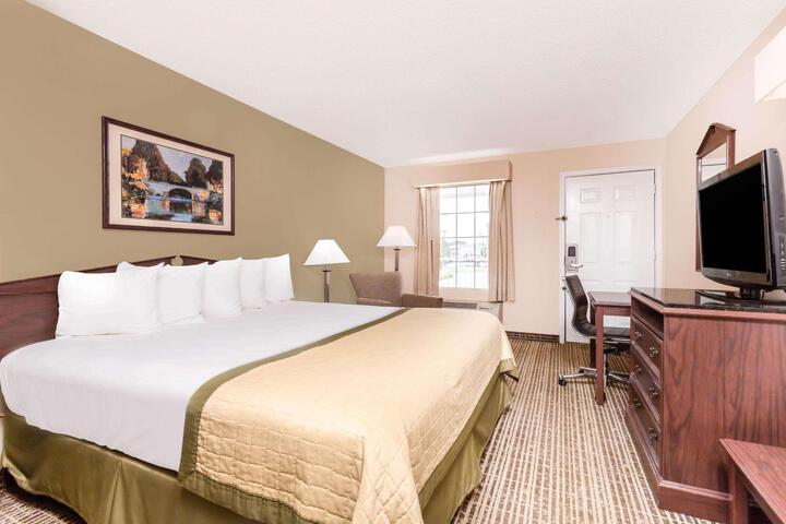 2 Double Beds Mobility Accessible (3 of 11)