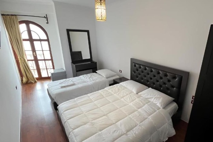 Room 9 of 100