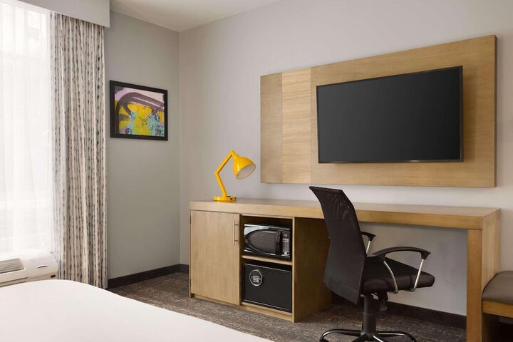1 King Bed (2 of 8)