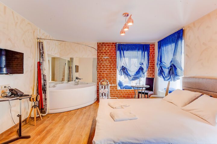 Room 16 of 19
