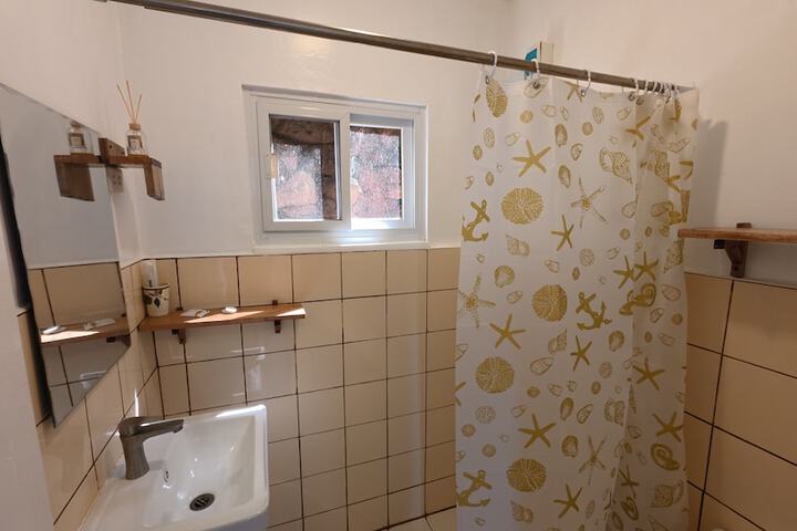 Room 102 of 144