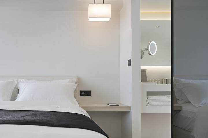 Room 7 of 28
