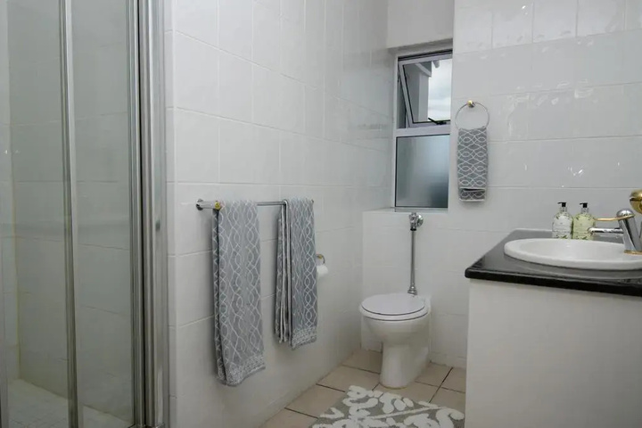 Room 6 of 10