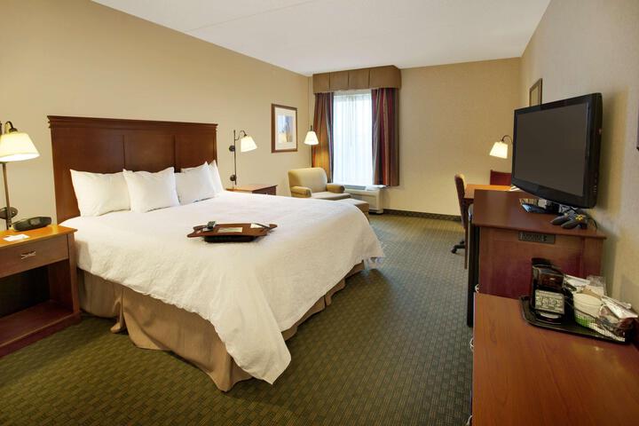 1 King Bed (3 of 21)