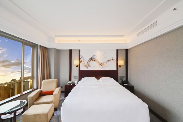 Room 10 of 115