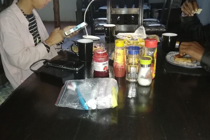 Dining 4 of 6
