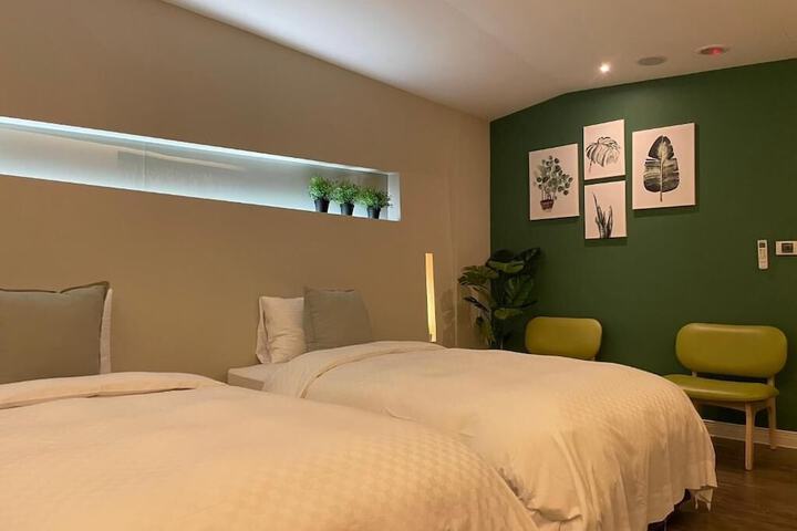 Room 43 of 82