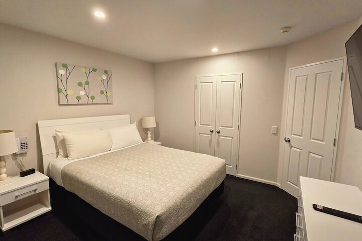 Room 52 of 175