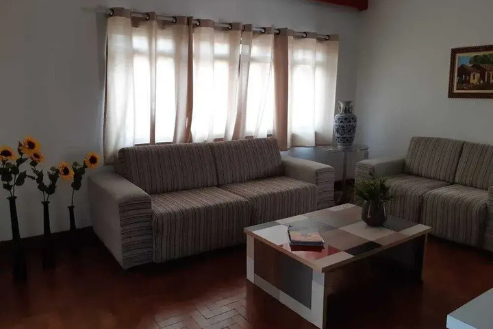 Room 8 of 9
