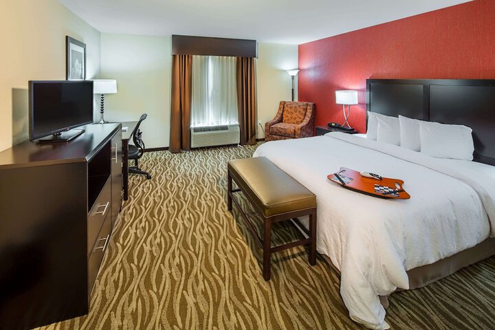 1 King Bed (4 of 14)