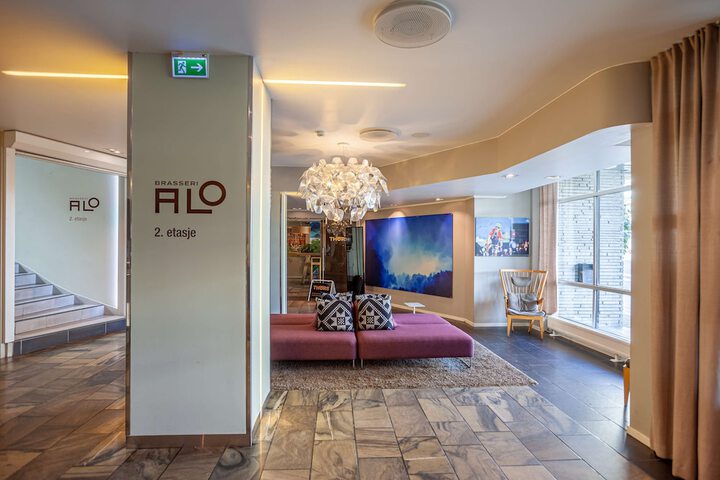 Guest Lobby