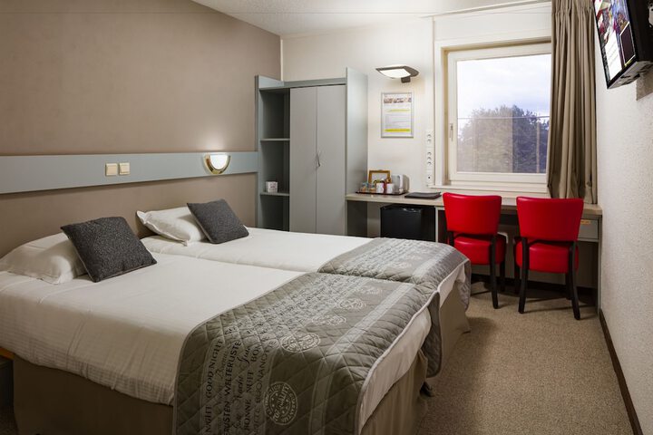 Room 6 of 39