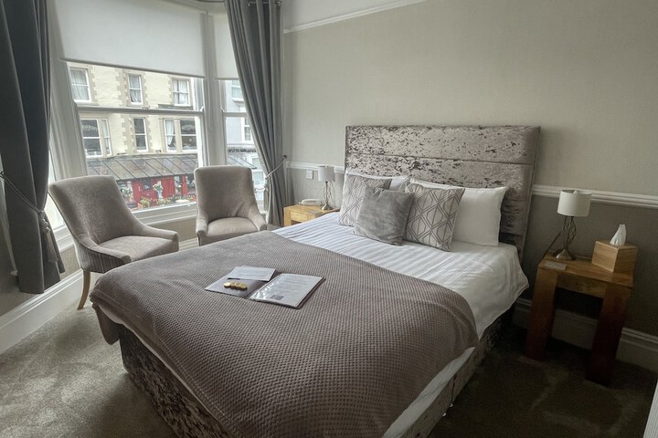 Room 2 of 60