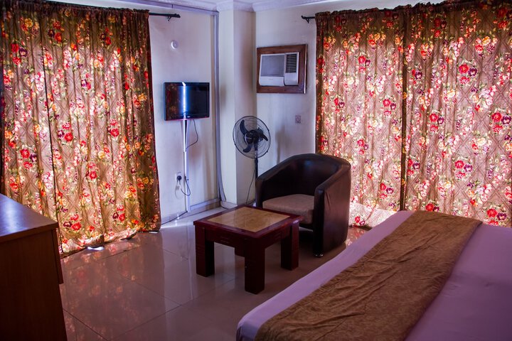 Room 17 of 25