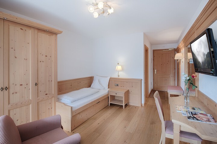 Room 5 of 32