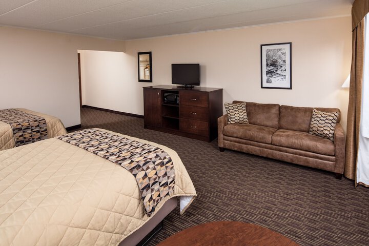 2 Queen Beds (8 of 12)