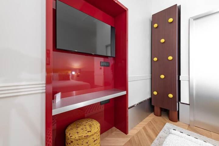 Room 12 of 61