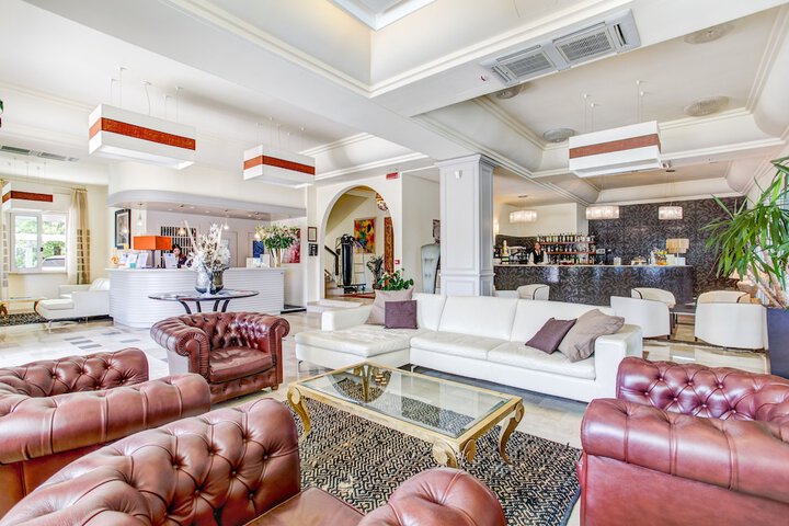 Guest Lobby