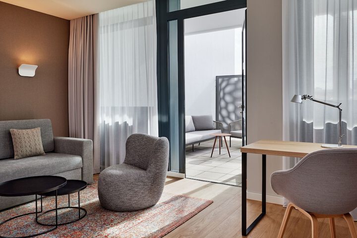 Room 9 of 45