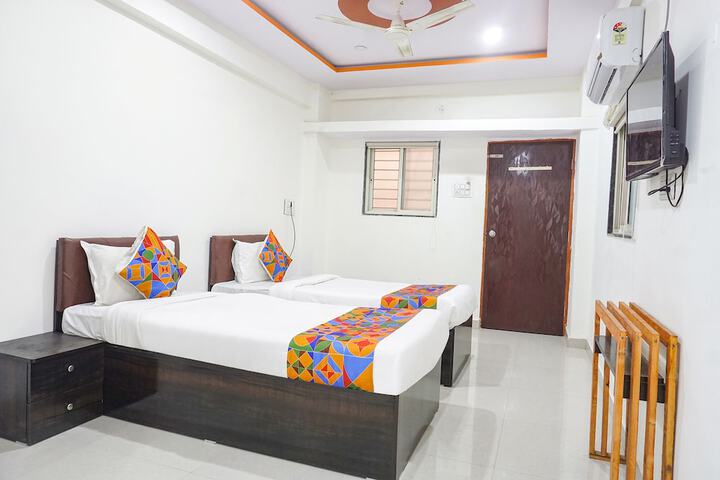 Room 15 of 34