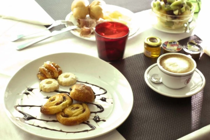 Breakfast/Coffee Service 28 of 35