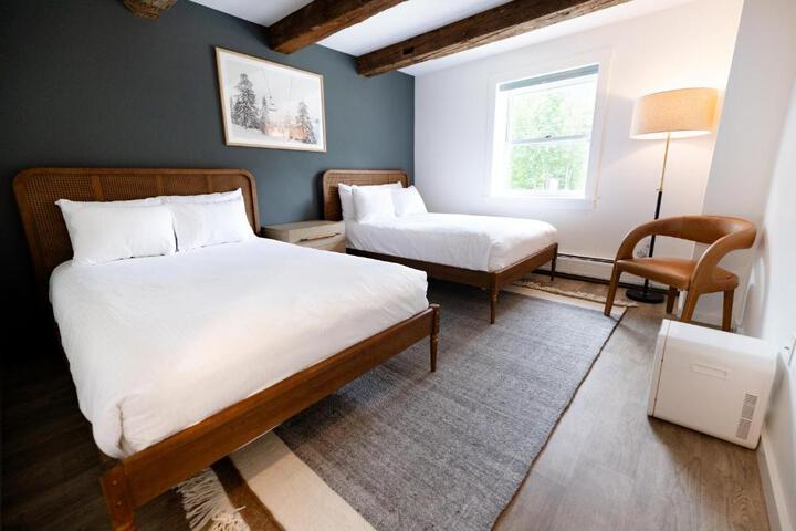 2 Double Beds (4 of 4)