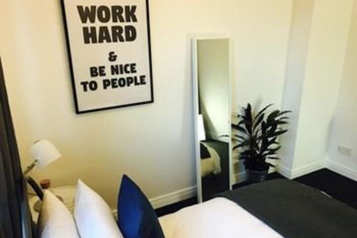 Room 9 of 19